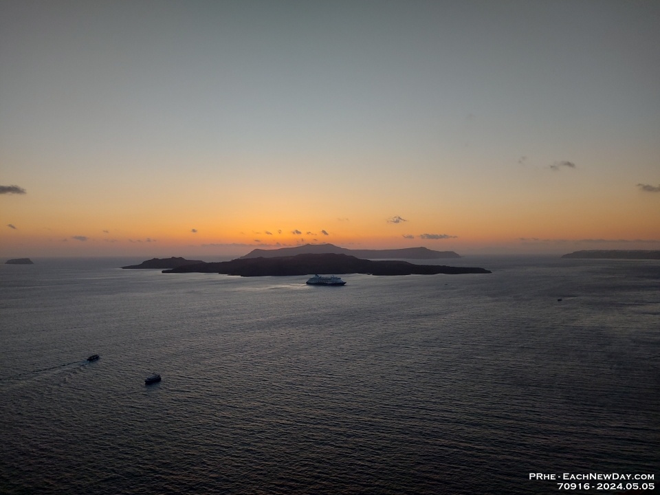 70916 - Footsteps of Paul - Santorini